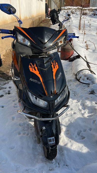 Продам мопед, шлемы, Яндекс сумку, Рожки для шлема, блютуз гарнитуру