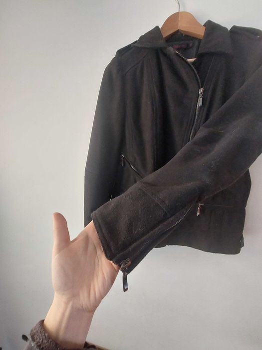 Вълнено дамско яке в черен цвят