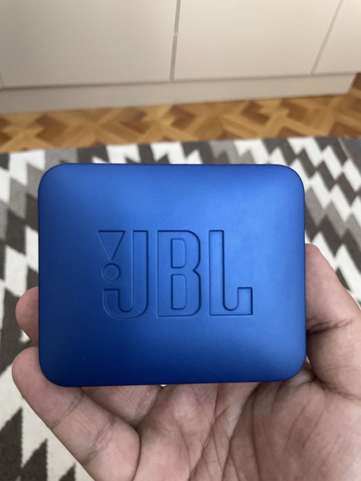 Продается колонка JBL GO2