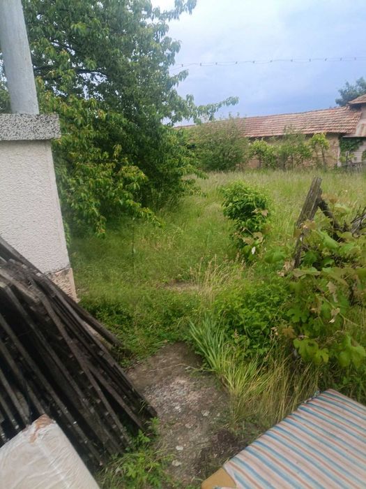 1831-Продава се тухлена на гредоред къща в с. Просторно!