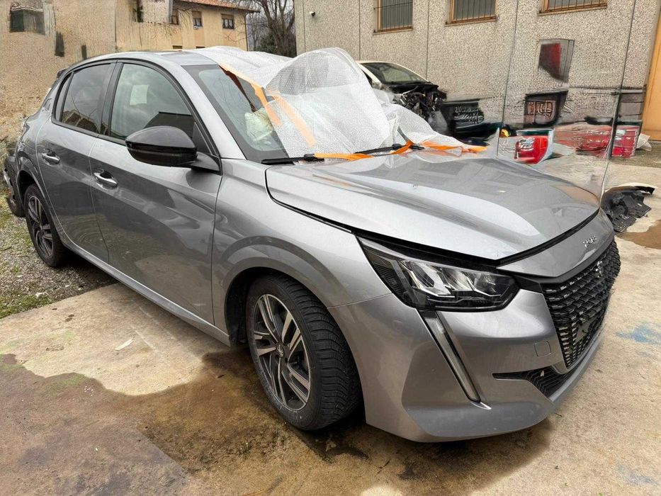 Peugeot 208 PureTech 100 Stop&Start EAT8 5 Usi A  4.200 € AVARIAT