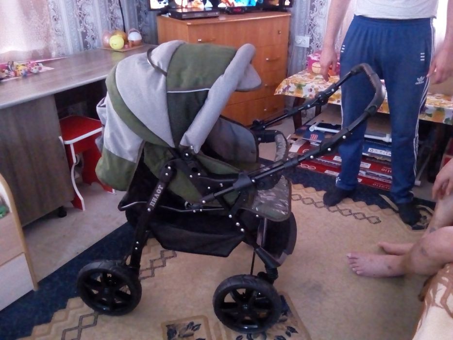 Коляска всесезонная