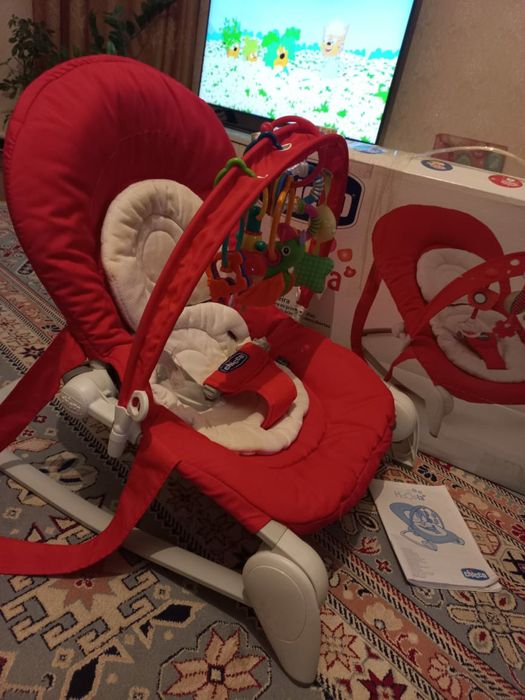 Шезлонг с игрушками