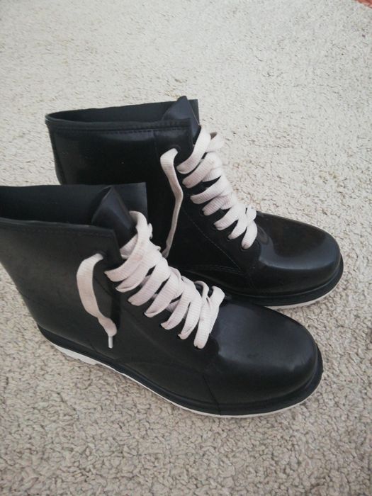 Продам резиновые сапоги размер 35