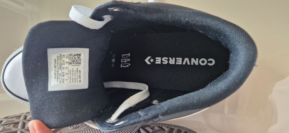 Ghete sport Converse All Star 44, șosete Diesel cadou