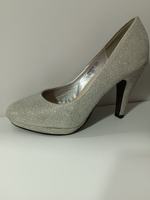 Сребърни обувки 37 номер