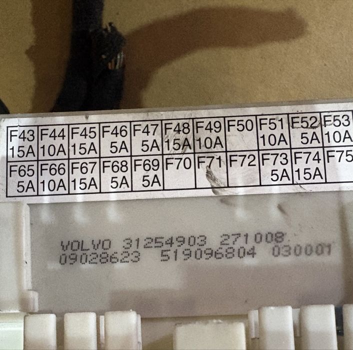 Volvo v50 face 2.0hdi BSI CEM бушонно табло