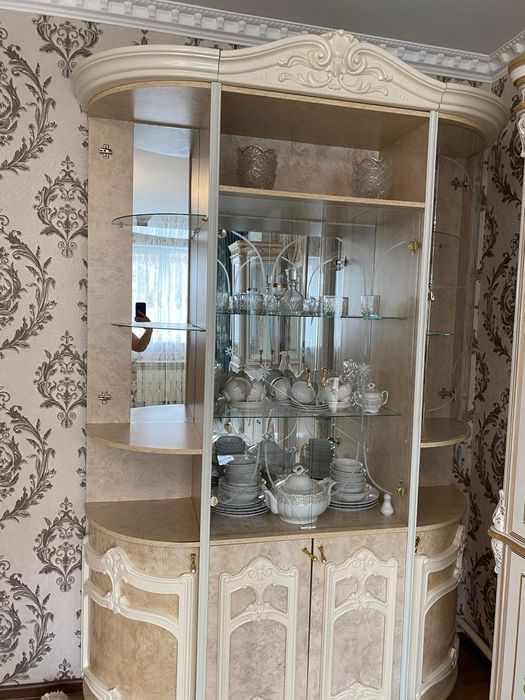 Продаю стенку в хорошие состояний