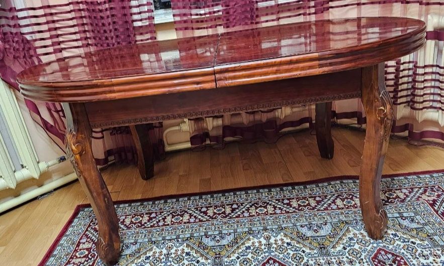 Продам стол в хорошем состоянии