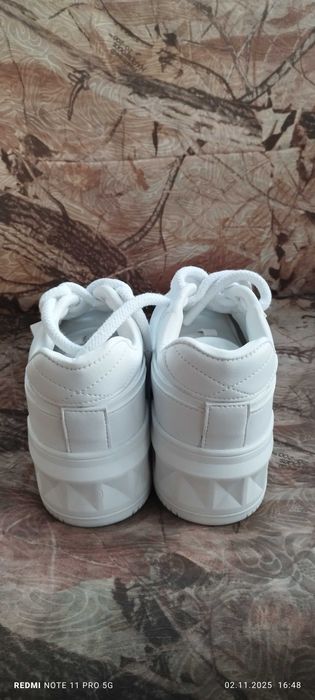 Нови оригинални маратонки Valentino Garavani