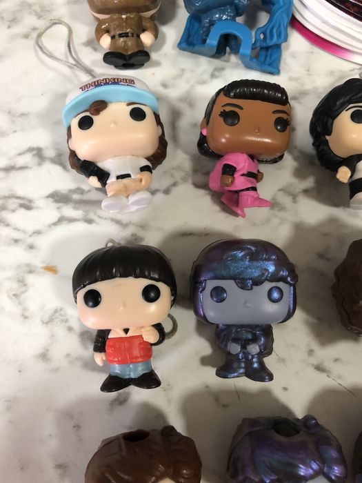 Stranger things kinder kolleksiya