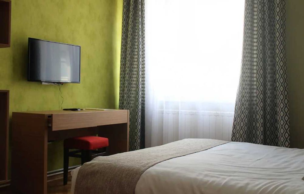 Дава се под наем Тристаен апартамент в Пловдив, Южен - 90 кв.м за 331.5 € - Снимка #1