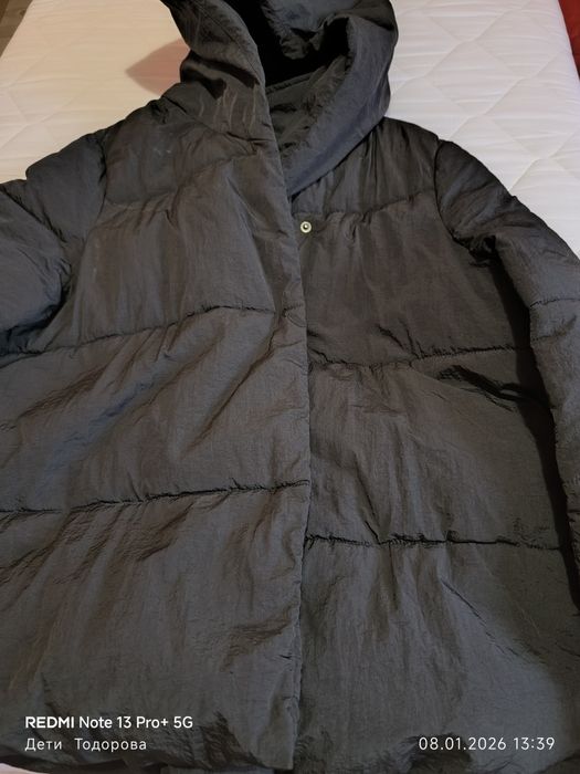 Продавам ново ,черно яке ONLY.