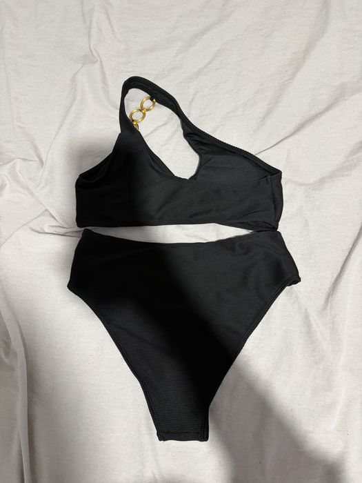 Чисто нов черен  бански