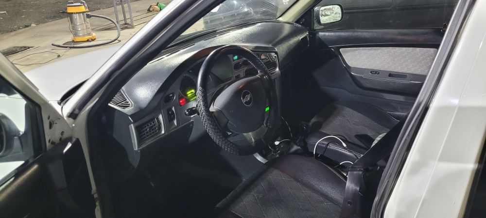 Прадаётся Нексия 2 гибрит 2012 год