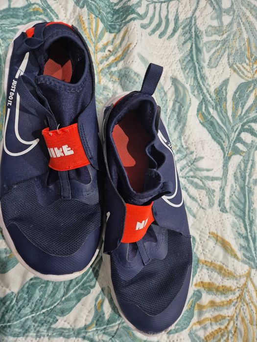 vând adidasi Nike marimea 39 pt baieti
