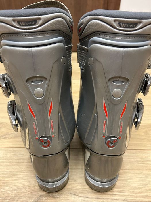 Clapari femei Nordica  37.5 marime 285 mm MONDO 24