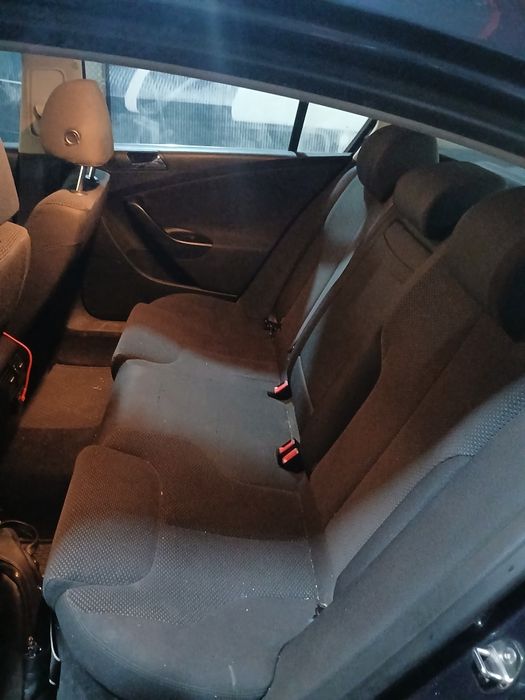 Vând Volkswagen passat b 6