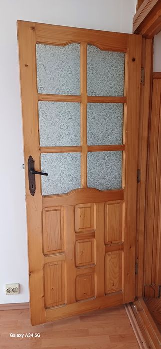 Vând uși interior brad