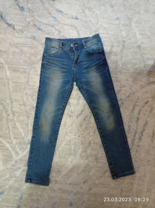 Джинсы  и кофты для мальчика 8-10 лет