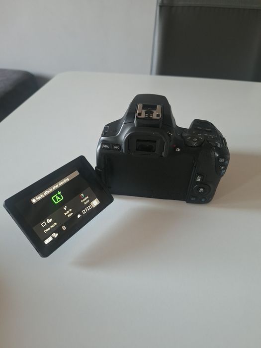 Canon EOS 250D + обектив 50 mm 1:1.8 STM