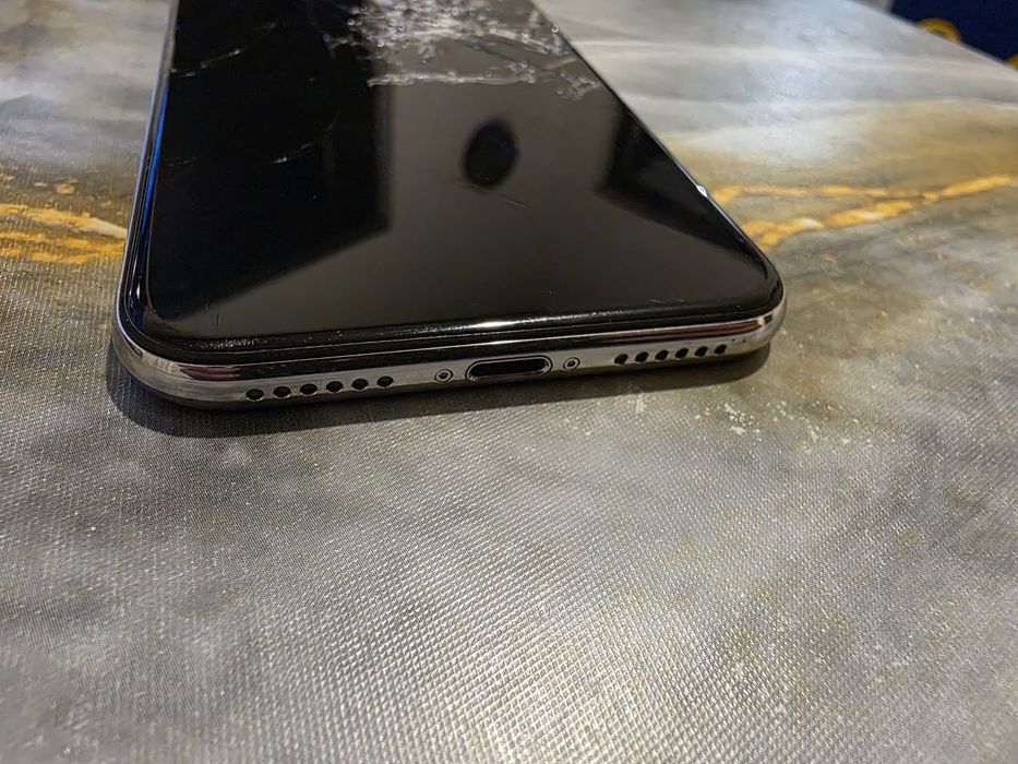 Vand iPhone X Spart Pentru Piese.