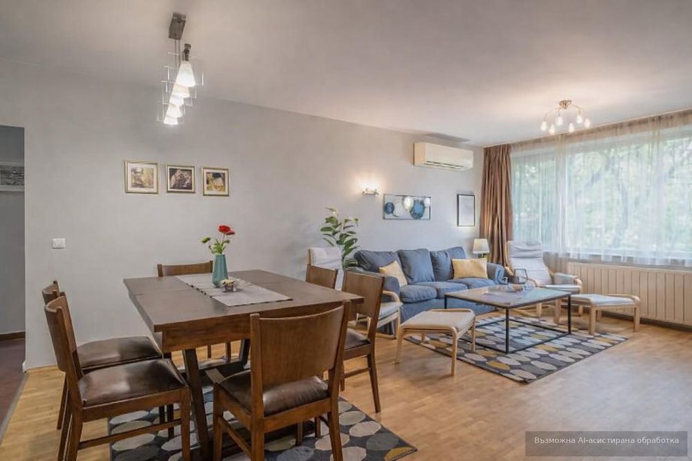 Четиристаен апартамент в центъра на София.