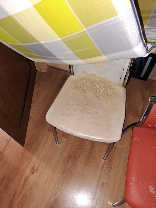 Продавам  6 бр. трапезни столове