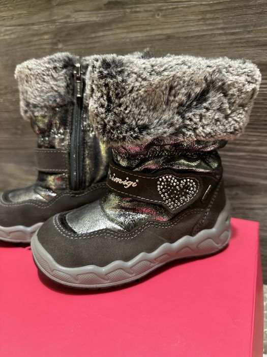 Сапоги для девочки бренда Primigi