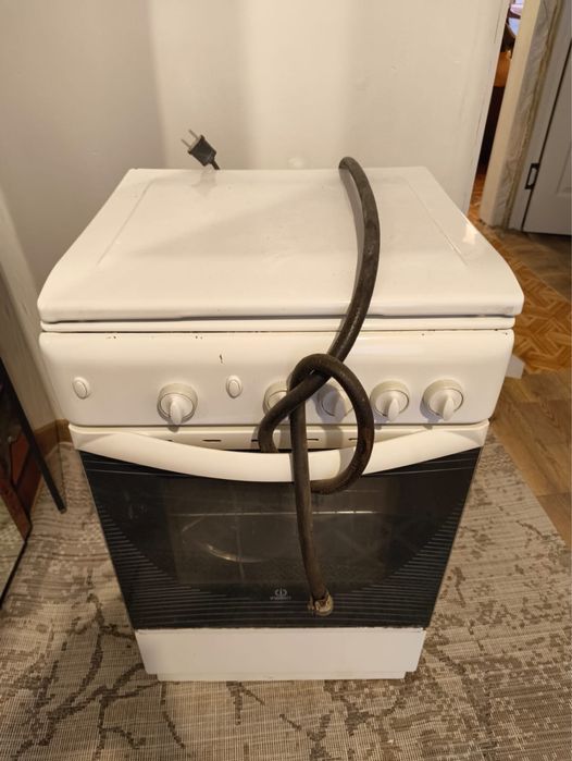 Продам газ плиту все работает.