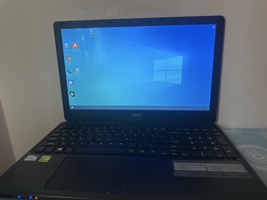 | Laptop Acer | Pachet cadou | Perfect pentru școală |