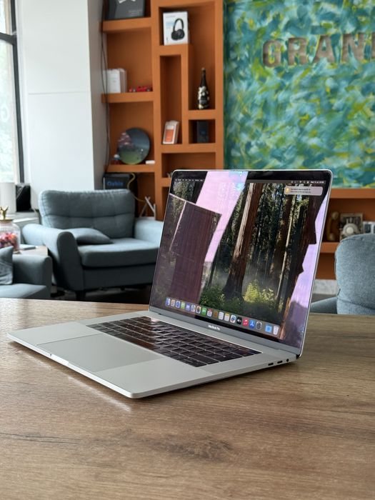 Macbook Pro 15” 2018 i7 16 GB RAM * GRAND * Garantie 1 AN