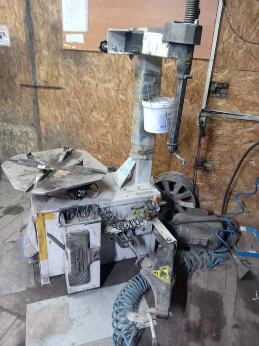 Продам компрессор и разбортовочный.