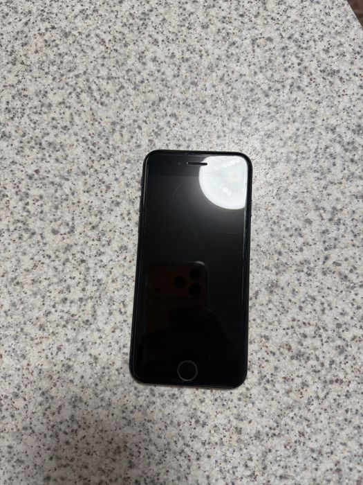 iphone SE 128 гб акб 83%