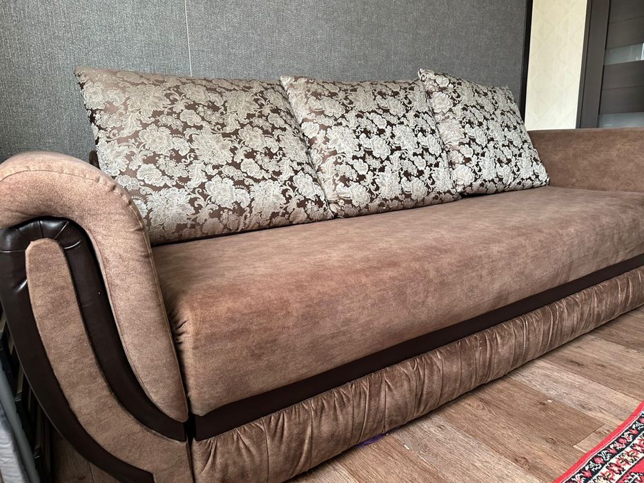 Диван расклвдной с ящиком доя белья