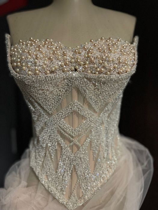 Корсет декориран с перли