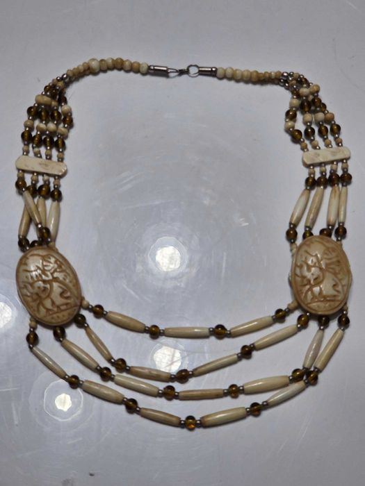 Lot vintage de 8 lanturi deosebite si frumoase