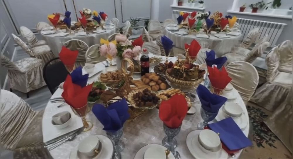Прозрачные стулья