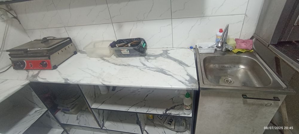 Fasfood mebel yangi 3 oy ishlatilgan