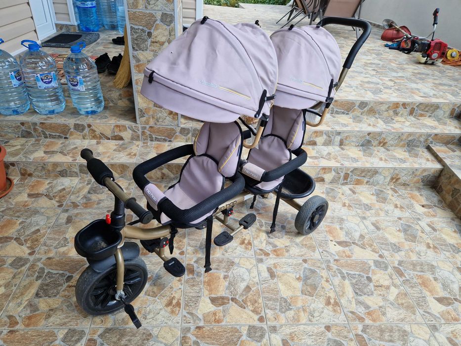 Триколка за близнаци