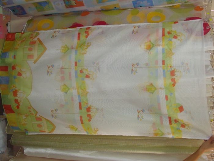 Платове за детски пердета