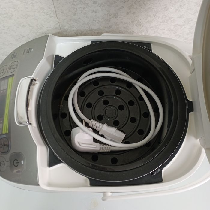 Мультиварка Tefal.