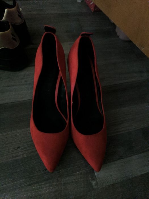 Обувки на висок ток