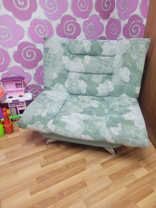 Продам диван и 2 кресла в хорошем состоянии