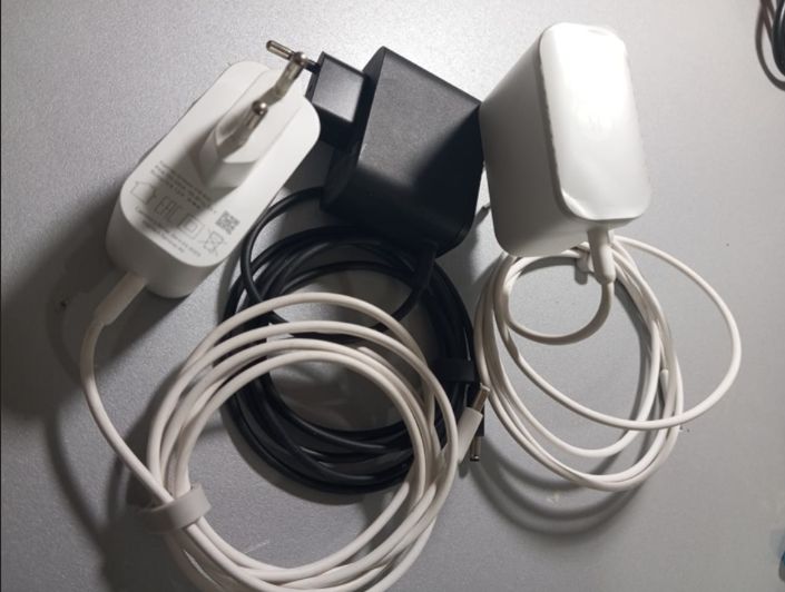 - Оригинал на Алису - блок питания Зарядка