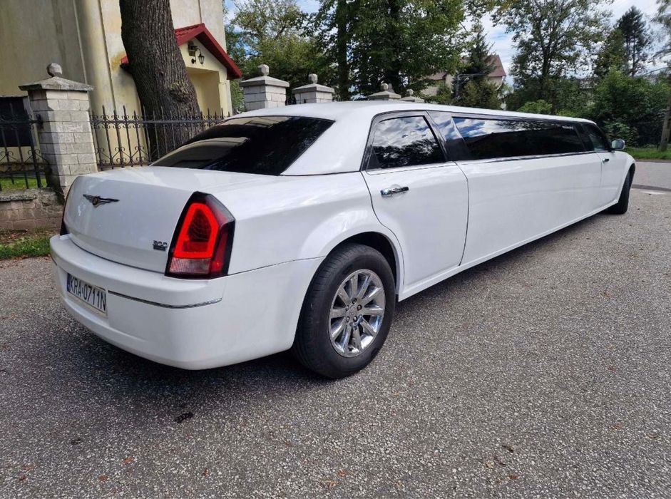 Limuzină Chrysler 300C pentru evenimente