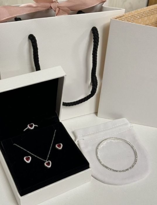 Упоминание набора привлекает тех, кто ищет полноценный подарок.