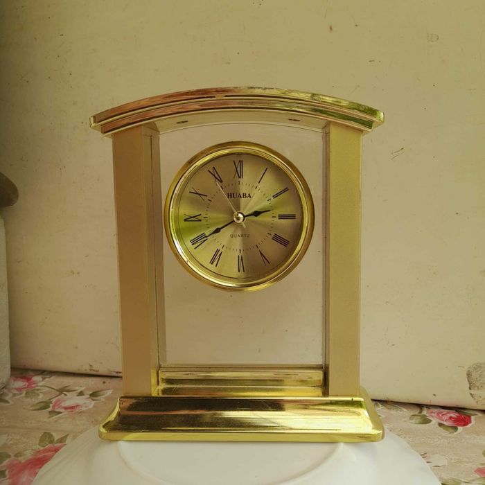 Ceas desteptator de masa/semineu - Quartz , HUABA .