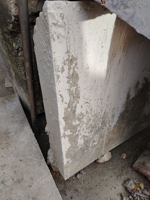 Подарявам бетонни плочи и камъни