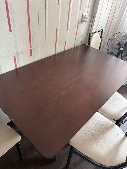 Продам стол и 4 стула